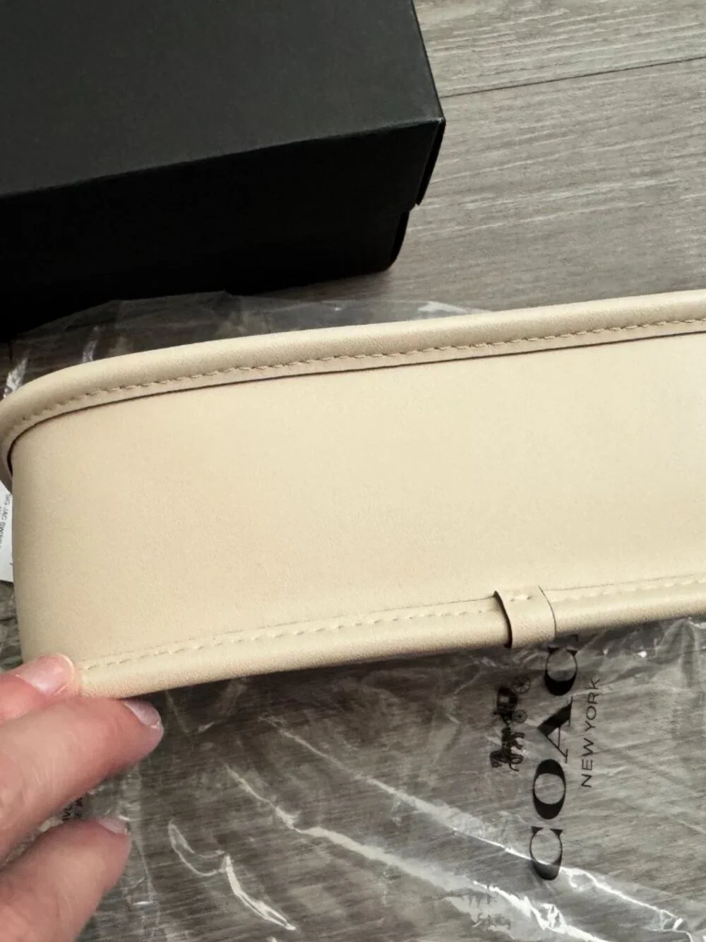 NWT Coach swinger bag in signature jacquard cloud chalk CAM48